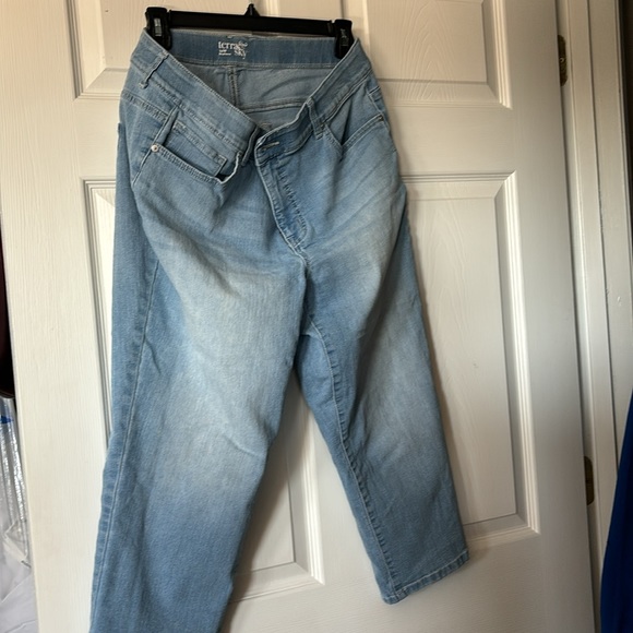 Capris - Picture 2 of 4
